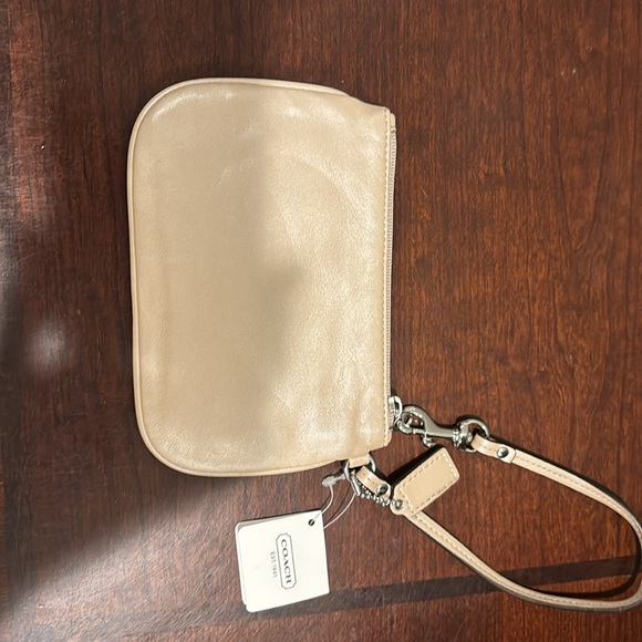 Coach clutch 
NWT - Picture 2 of 5